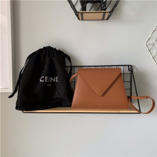CELINE 셀린느 트라이앵글백 C339471-2