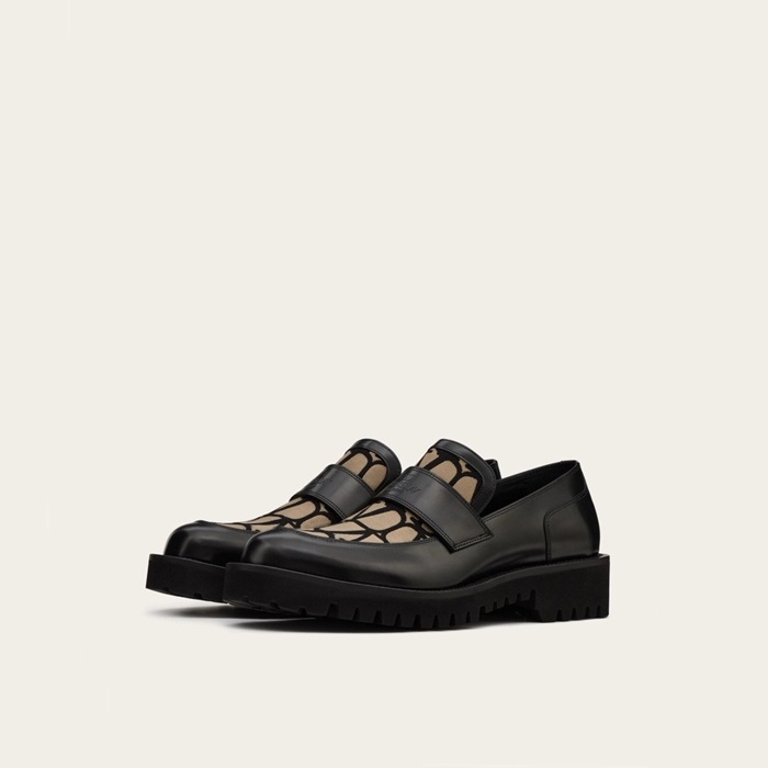 VALENTINO 발렌티노 남성 블랙 로퍼