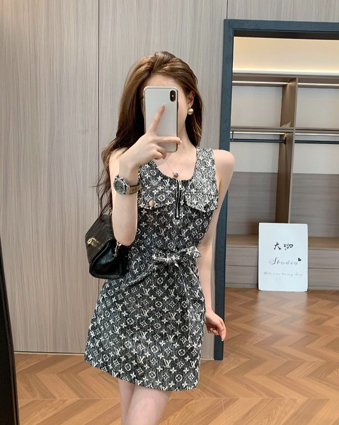 LOUIS VUITTON 루이비통 1026 모노그램 캔버스 벨티드 원피스