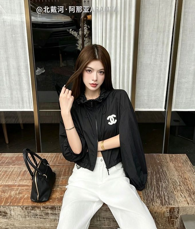 ●8월 판매 12위● CHANEL 샤넬 1021 CC 로고 크롭 윈드브레이커 3COLOR